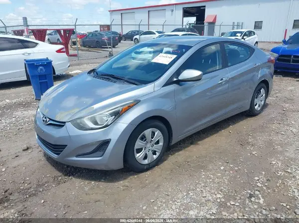 5NPDH4AE0GH729561 2016 HYUNDAI ELANTRA - Image 2
