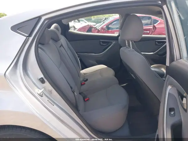 5NPDH4AE0GH729561 2016 HYUNDAI ELANTRA - Image 8