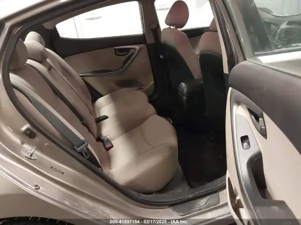 5NPDH4AE0GH752404 2016 HYUNDAI ELANTRA - Image 8