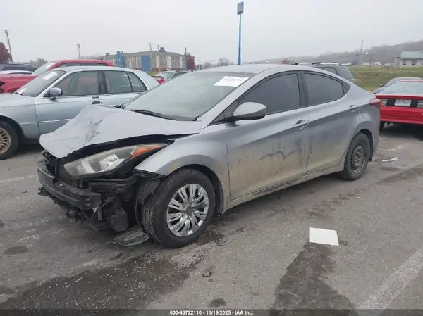 5NPDH4AE0GH756517 2016 HYUNDAI ELANTRA - Image 2