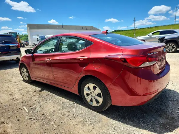 5NPDH4AE0GH757831 2016 HYUNDAI ELANTRA - Image 2