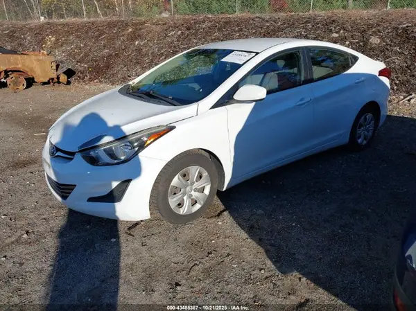 5NPDH4AE0GH769302 2016 HYUNDAI ELANTRA - Image 2