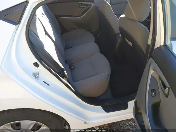 5NPDH4AE0GH769302 2016 HYUNDAI ELANTRA - Image 8
