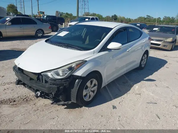 5NPDH4AE0GH771986 2016 HYUNDAI ELANTRA - Image 2