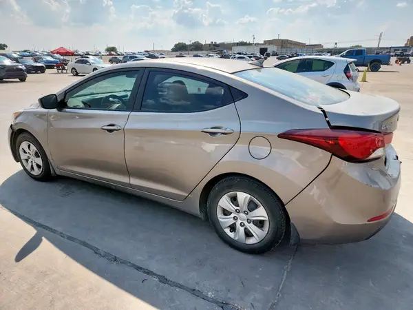 5NPDH4AE0GH772460 2016 HYUNDAI ELANTRA - Image 2