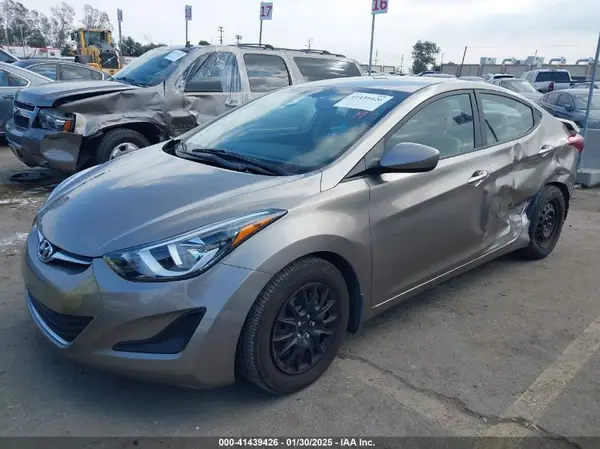 5NPDH4AE0GH776069 2016 HYUNDAI ELANTRA - Image 2