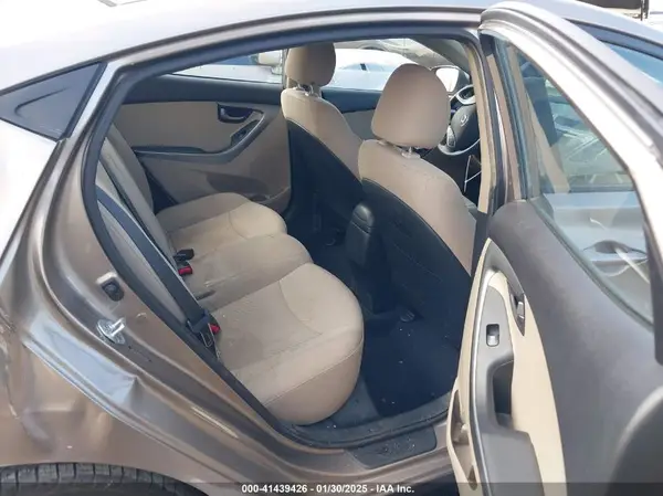 5NPDH4AE0GH776069 2016 HYUNDAI ELANTRA - Image 8