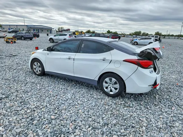 5NPDH4AE0GH777304 2016 HYUNDAI ELANTRA - Image 2