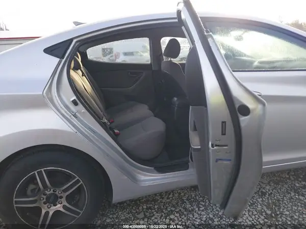 5NPDH4AE0GH779795 2016 HYUNDAI ELANTRA - Image 8