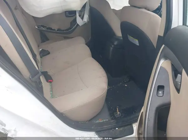 5NPDH4AE0GH795401 2016 HYUNDAI ELANTRA - Image 8