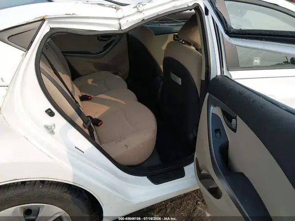 5NPDH4AE1G8732694 2016 HYUNDAI ELANTRA - Image 8