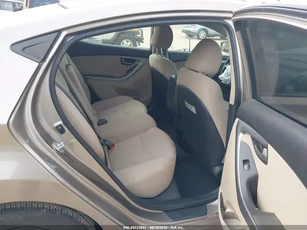 5NPDH4AE1GH655180 2016 HYUNDAI ELANTRA - Image 8