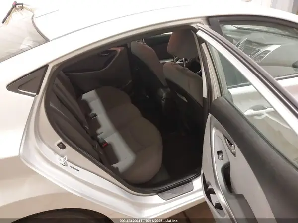5NPDH4AE1GH655437 2016 HYUNDAI ELANTRA - Image 8