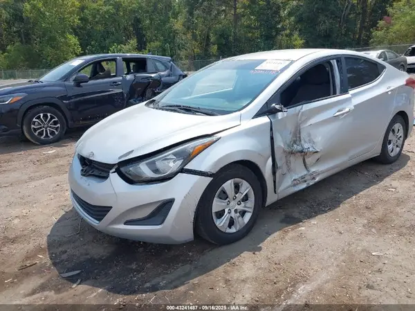 5NPDH4AE1GH663618 2016 HYUNDAI ELANTRA - Image 2
