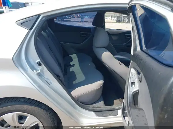 5NPDH4AE1GH663618 2016 HYUNDAI ELANTRA - Image 8