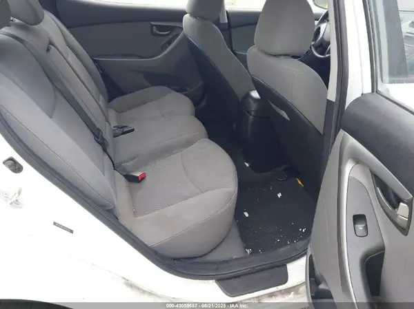 5NPDH4AE1GH665563 2016 HYUNDAI ELANTRA - Image 8