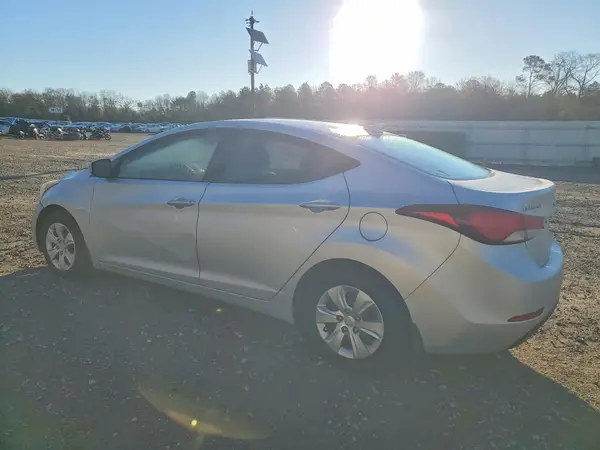 5NPDH4AE1GH665899 2016 HYUNDAI ELANTRA - Image 2