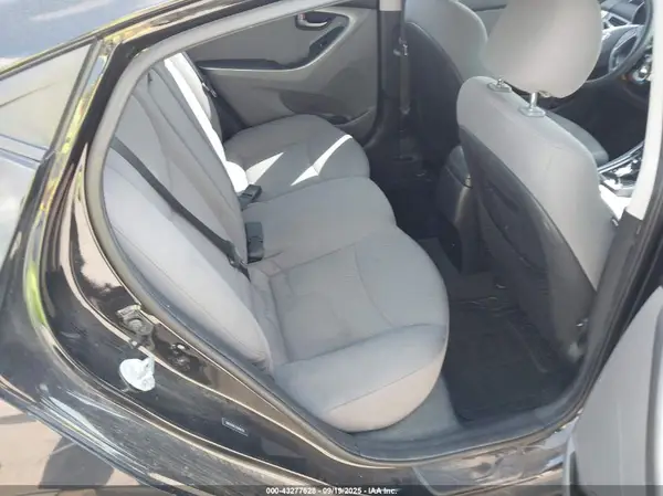 5NPDH4AE1GH666518 2016 HYUNDAI ELANTRA - Image 8