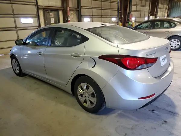 5NPDH4AE1GH667605 2016 HYUNDAI ELANTRA - Image 2