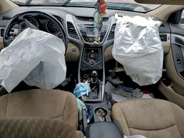 5NPDH4AE1GH667989 2016 HYUNDAI ELANTRA - Image 8