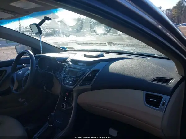5NPDH4AE1GH668060 2016 HYUNDAI ELANTRA - Image 8