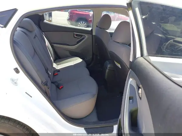 5NPDH4AE1GH668317 2016 HYUNDAI ELANTRA - Image 8