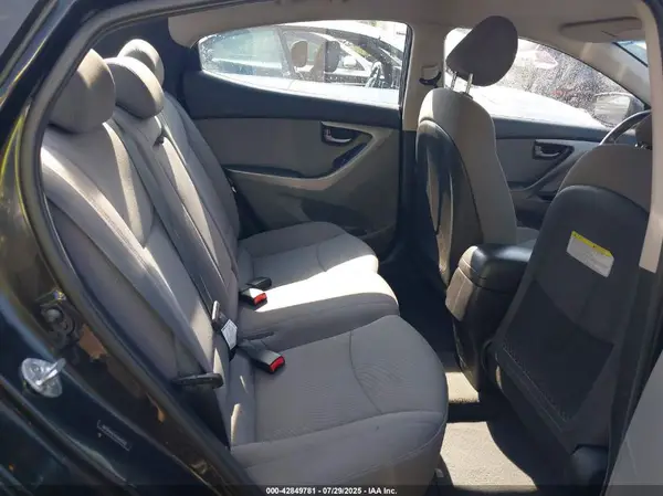5NPDH4AE1GH668592 2016 HYUNDAI ELANTRA - Image 8