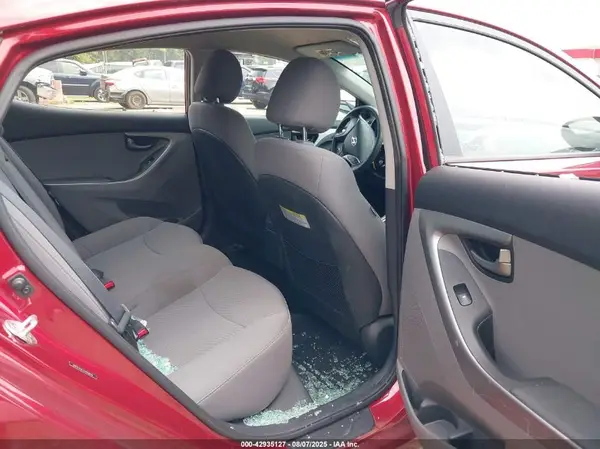 5NPDH4AE1GH668690 2016 HYUNDAI ELANTRA - Image 8