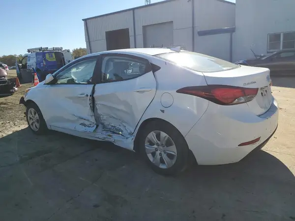 5NPDH4AE1GH668804 2016 HYUNDAI ELANTRA - Image 2
