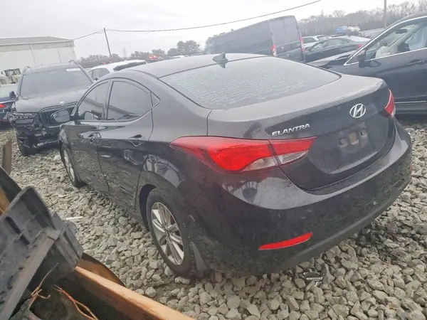 5NPDH4AE1GH672769 2016 HYUNDAI ELANTRA - Image 2