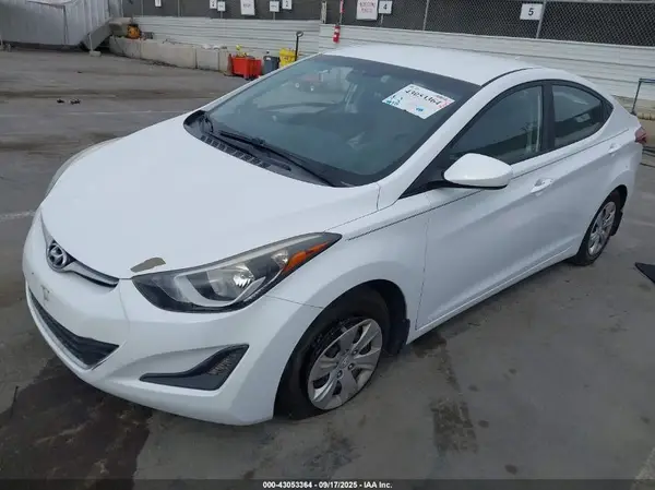 5NPDH4AE1GH673257 2016 HYUNDAI ELANTRA - Image 2