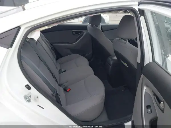 5NPDH4AE1GH673257 2016 HYUNDAI ELANTRA - Image 8
