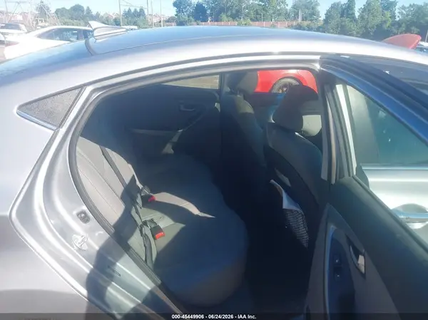 5NPDH4AE1GH676045 2016 HYUNDAI ELANTRA - Image 8