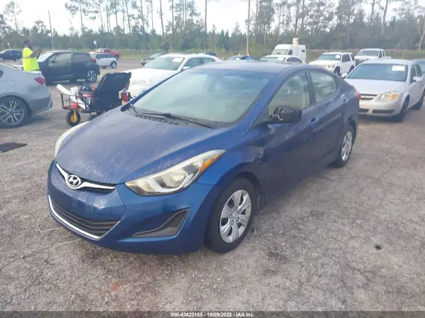 5NPDH4AE1GH677034 2016 HYUNDAI ELANTRA - Image 2