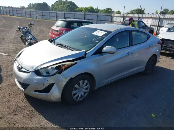 5NPDH4AE1GH677051 2016 HYUNDAI ELANTRA - Image 2