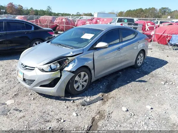 5NPDH4AE1GH678071 2016 HYUNDAI ELANTRA - Image 2