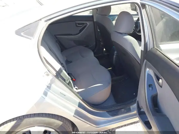 5NPDH4AE1GH678071 2016 HYUNDAI ELANTRA - Image 8