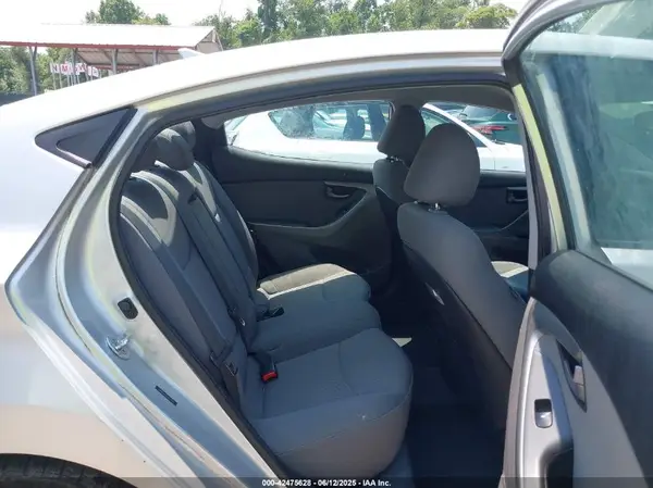 5NPDH4AE1GH678622 2016 HYUNDAI ELANTRA - Image 8