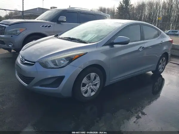 5NPDH4AE1GH684176 2016 HYUNDAI ELANTRA - Image 2