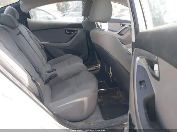 5NPDH4AE1GH685926 2016 HYUNDAI ELANTRA - Image 8