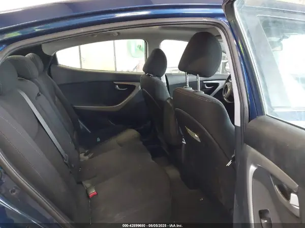 5NPDH4AE1GH687045 2016 HYUNDAI ELANTRA - Image 8