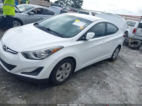 5NPDH4AE1GH687157 2016 HYUNDAI ELANTRA - Image 2