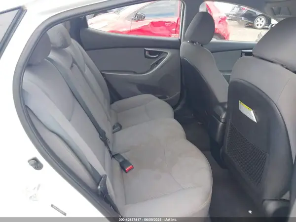 5NPDH4AE1GH687157 2016 HYUNDAI ELANTRA - Image 8