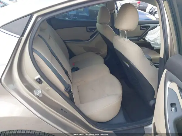 5NPDH4AE1GH688325 2016 HYUNDAI ELANTRA - Image 8
