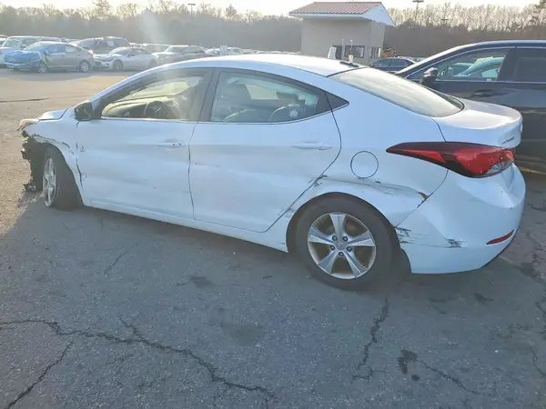 5NPDH4AE1GH689247 2016 HYUNDAI ELANTRA - Image 2