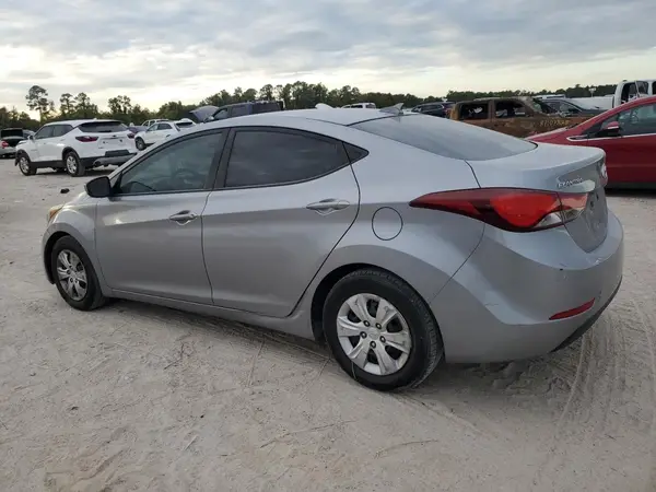 5NPDH4AE1GH689586 2016 HYUNDAI ELANTRA - Image 2