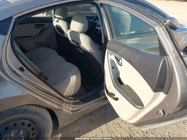 5NPDH4AE1GH690236 2016 HYUNDAI ELANTRA - Image 8