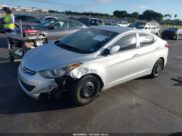 5NPDH4AE1GH695081 2016 HYUNDAI ELANTRA - Image 2