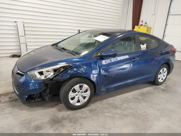 5NPDH4AE1GH697056 2016 HYUNDAI ELANTRA - Image 2