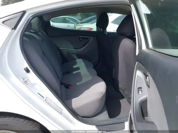 5NPDH4AE1GH699907 2016 HYUNDAI ELANTRA - Image 8